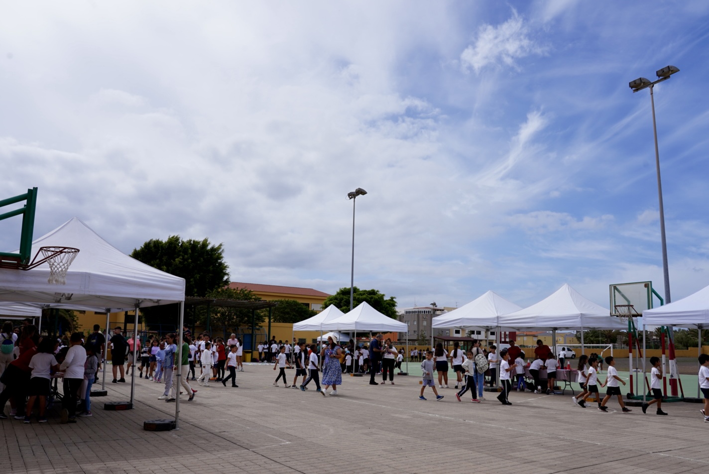 Los colegios celebran el Día de la Tierra  el el CEIP Barranco de Balos con un mural y actividades por el medioambiente